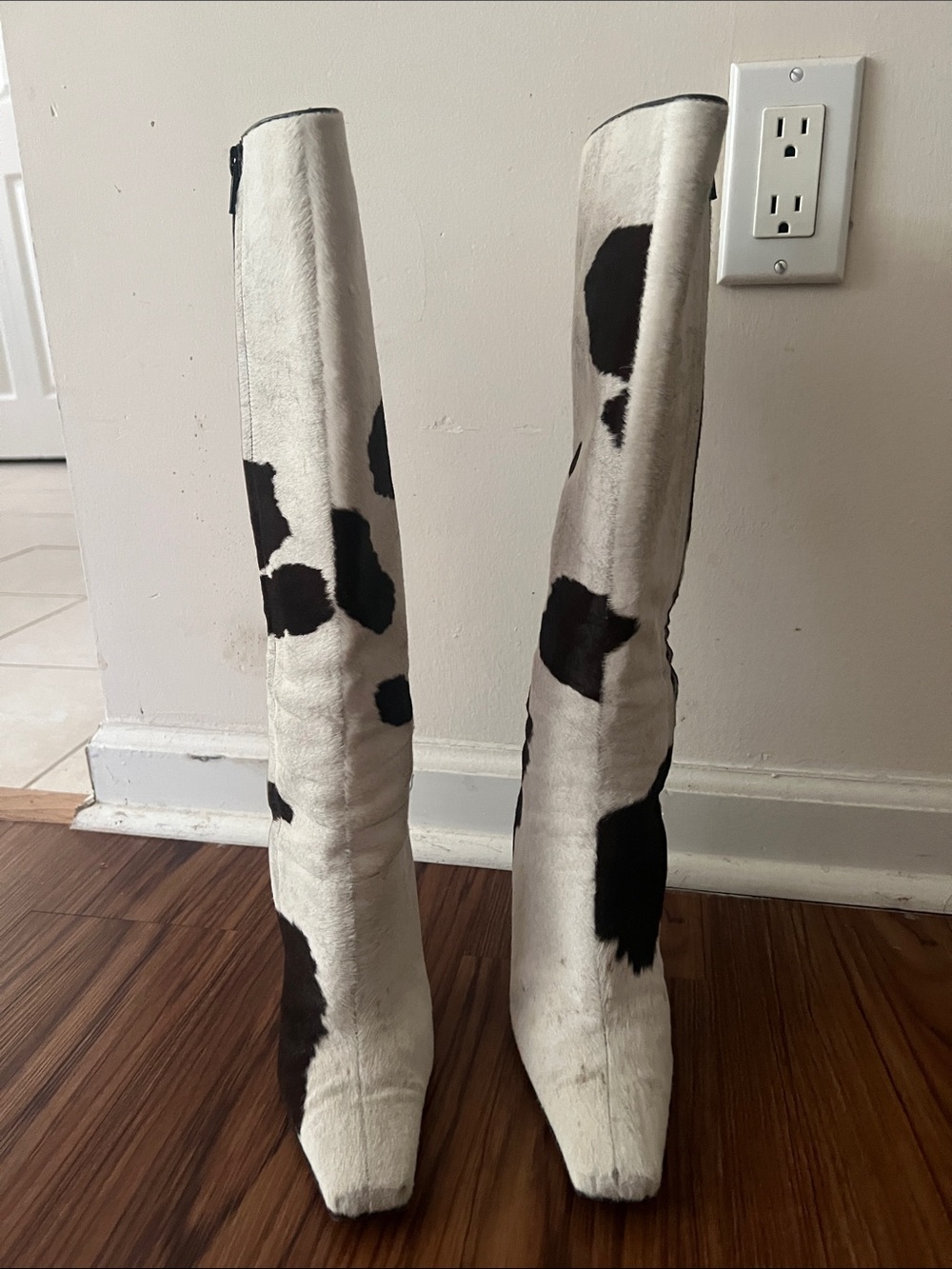 Giuseppe Zanotti Black & White Cowhide Knee-High Stiletto Boots - Picture 2 of 4